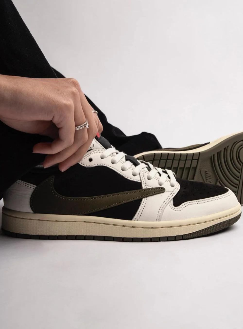 Jordan 1 Low Travis Scott Olive