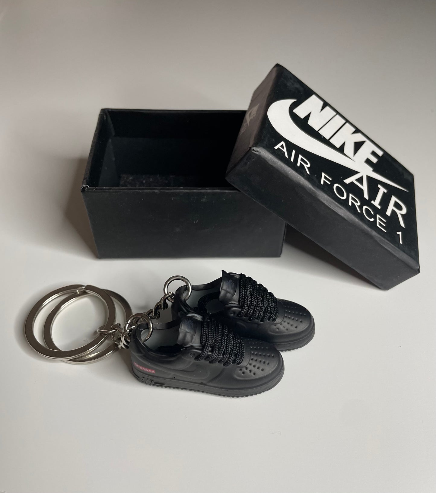 Portachiavi Mini Sneaker Nike Air Force 1 x Supreme ‘Black’