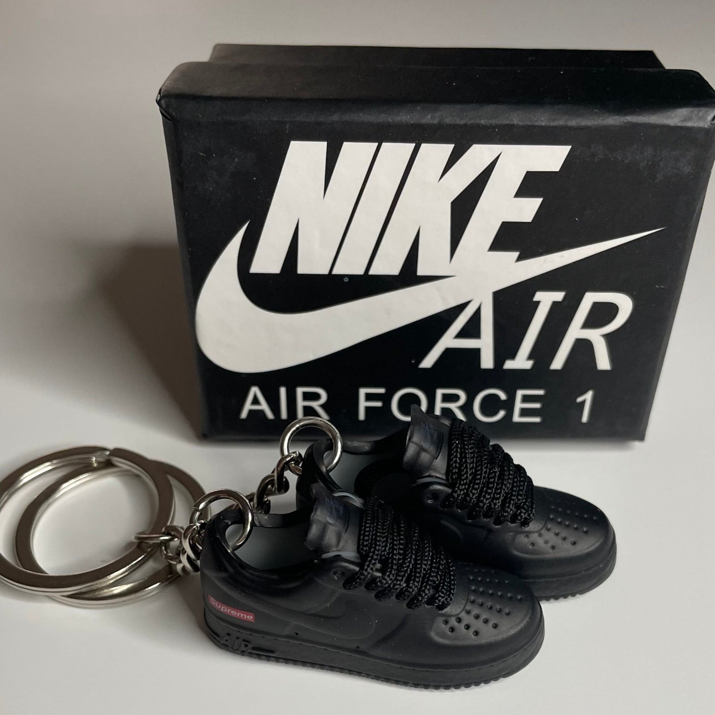 Portachiavi Mini Sneaker Nike Air Force 1 x Supreme ‘Black’